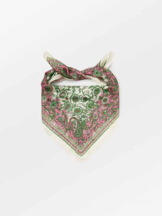 Foulard en soie avec imprimé cachemire vert et rose de Becksöndergaard, accessoire tendance à Divonne.